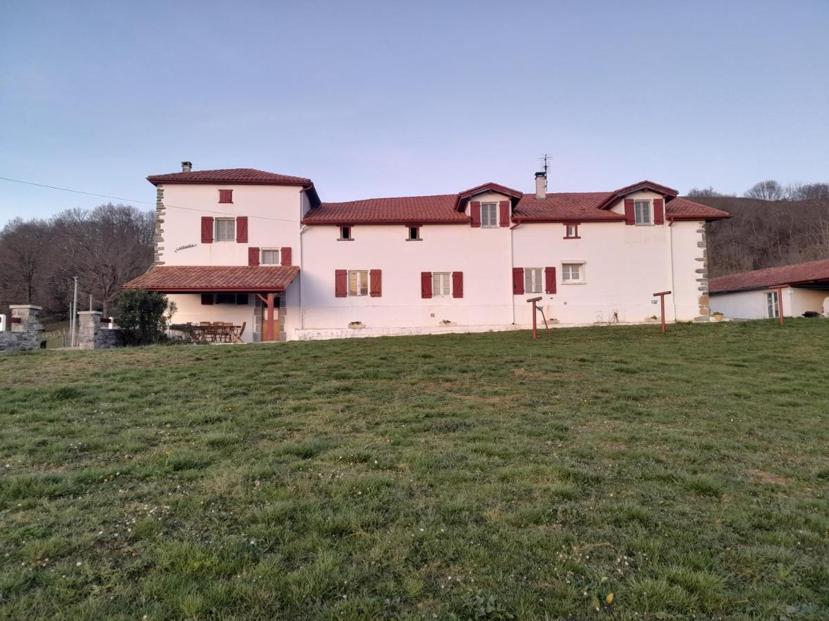 Gite A La Ferme Larranda Suhescun Dış mekan fotoğraf